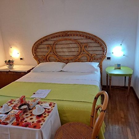 Il Profumo Di Ginestre Bed & Breakfast Olbia Eksteriør bilde