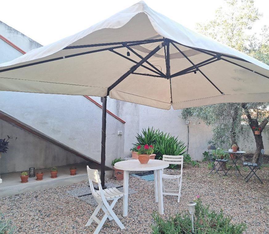 Il Profumo Di Ginestre Bed & Breakfast Olbia Eksteriør bilde